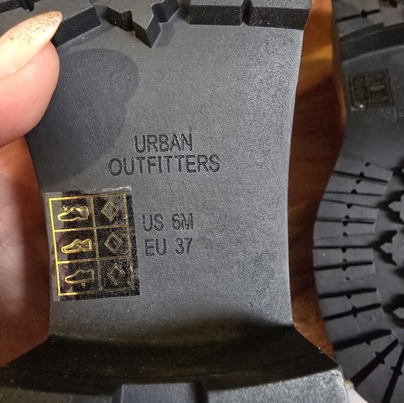 NWOT Urban Outfitters Dana Double Strap Treaded Burgundy Mary Jane Size 6. - Picture 7 of 8